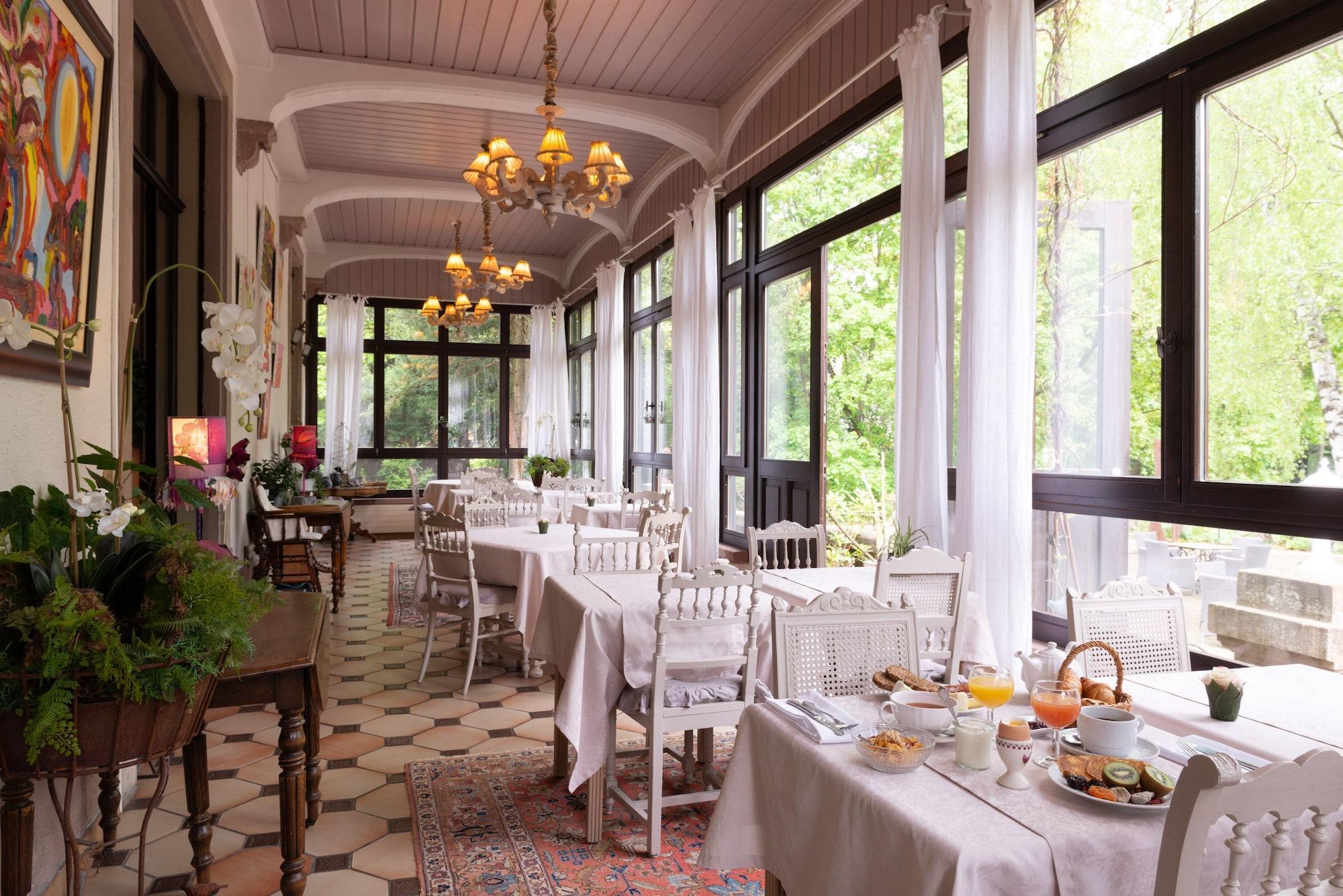 Hotel The Originals Domaine de Beaupré - Room Service Disponible Guebwiller Exterior foto