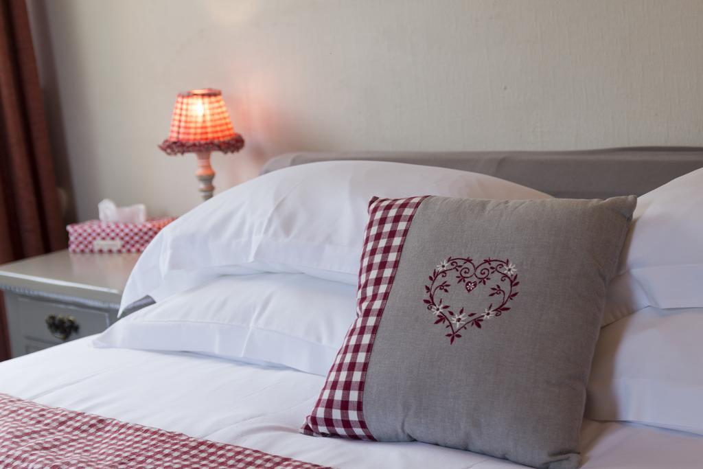 Hotel The Originals Domaine de Beaupré - Room Service Disponible Guebwiller Exterior foto